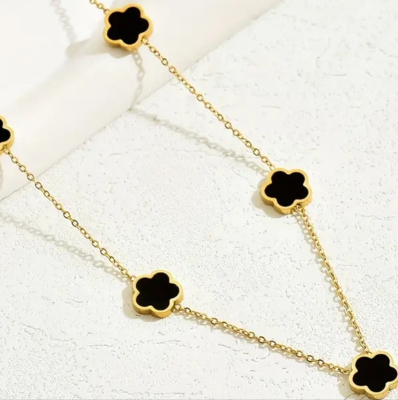 Elegant Stainless Steel 18K Gold Plated Clover Necklace. - Picture 5 of 8